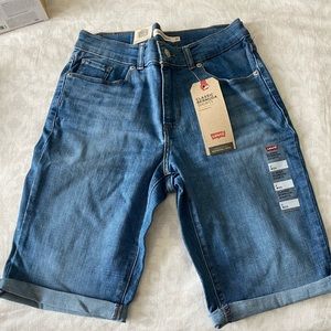 Brand New Levi’s Classic Mid-Rise Bermuda Shorts
